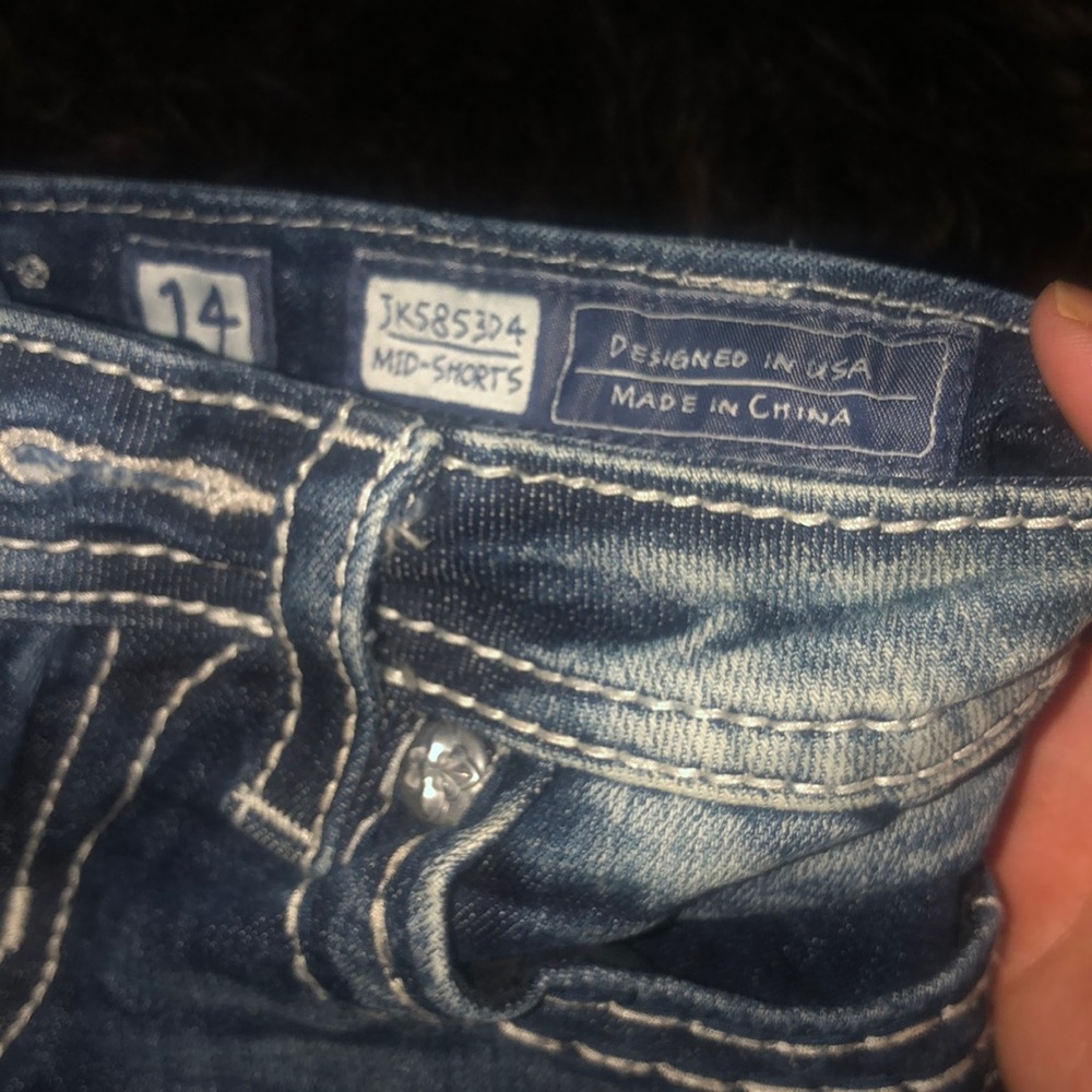 Shorts - Picture 3 of 4